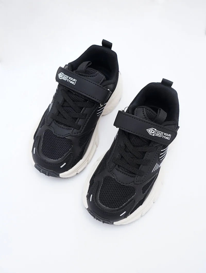 Baskets lacées et scratchées